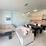 1-stunning Sea View Apartments! شقة ساراندا