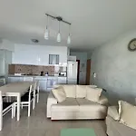 شقة 1-stunning Sea View Apartments!