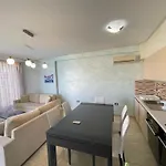 1-stunning Sea View Apartments! شقة ساراندا